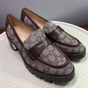 Coach Women's Cora Jacquard‎ Loafer. Color Oak/Maple C5909 Size 9B EUC